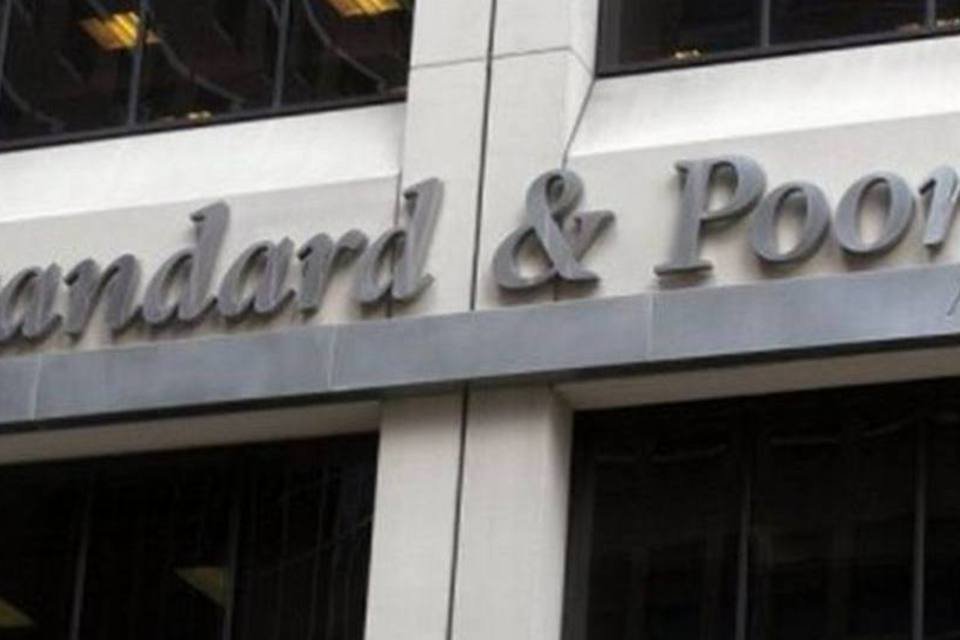 S&P revê perspectiva de rating de 11 empresas do País