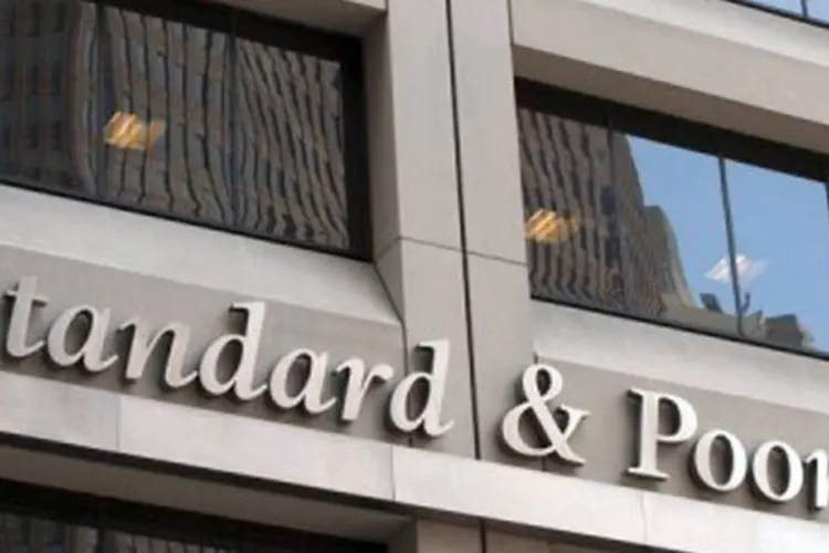 Standard & Poor's estuda um novo rebaixamento da nota dos bancos espanhóis (Don Emmert/AFP)
