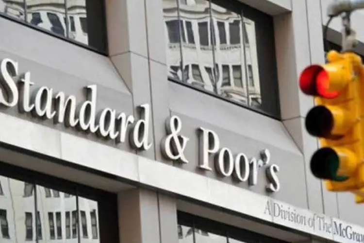 A agência Standard & Poor's: queda na nota do setor bancário espanhol (AFP/Stan Honda)