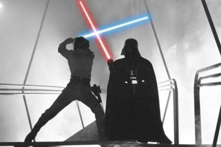 
	Luke Skywalker enfrenta Darth Vader no final de &quot;Star Wars Epis&oacute;dio V: O Imp&eacute;rio Contra-Ataca&quot;: oficialmente, a Disney&nbsp;e a Lucasfilm deram poucos dados
 (Divulgação/Official Star Wars Facebook)