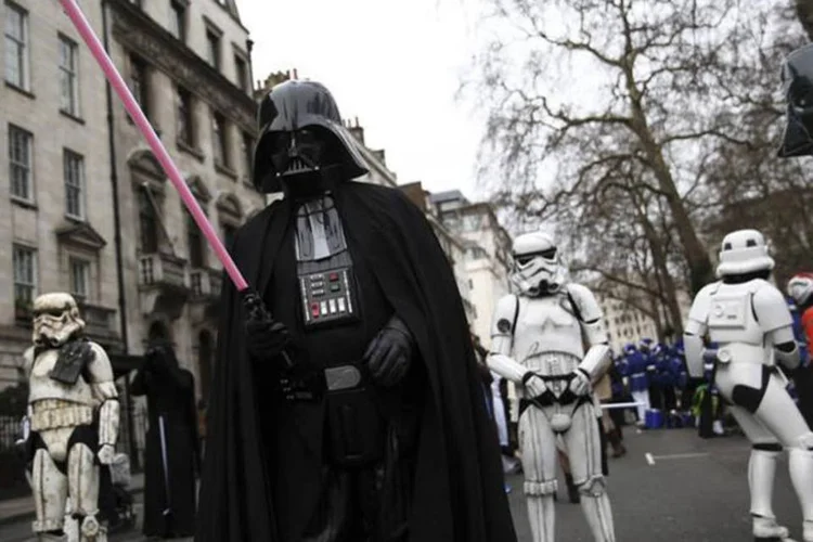
	Star Wars: ao iniciar a viagem, o explorador-visitante recebe uma pulseira eletr&ocirc;nica na qual ser&atilde;o gravadas todas as decis&otilde;es tomadas
 (Neil Hall / Reuters)