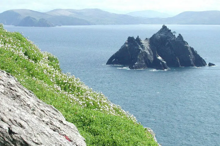 Skellig Michael, na Irlanda, usada para filmagens de “Star Wars: O Derpertar da Força” (Yeats/Wikimedia Commons)
