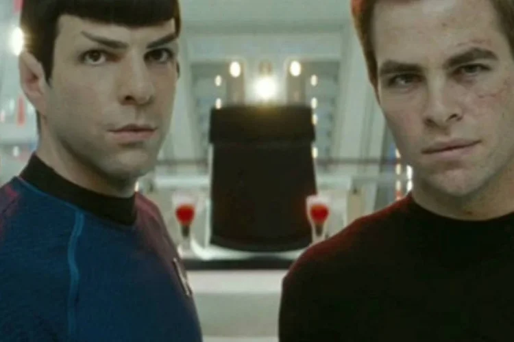 Todos os membros do elenco atuarão na sequência, inclusive Chris Pine, Zachary Quinto e Zoe Saldana (Divulgação)