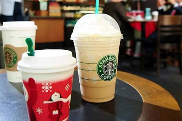 Bebidas da Starbucks: empresa agora busca mais espaço nos supermercados (Germano Lüders/EXAME)