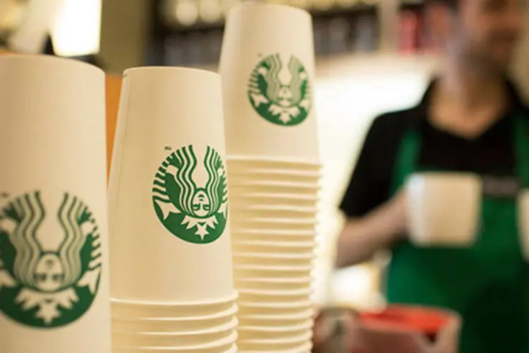 
	Starbucks: resultado representou aumento de 16% ante o lucro de US$ 427 milh&otilde;es
 (Jason Alden/Bloomberg)