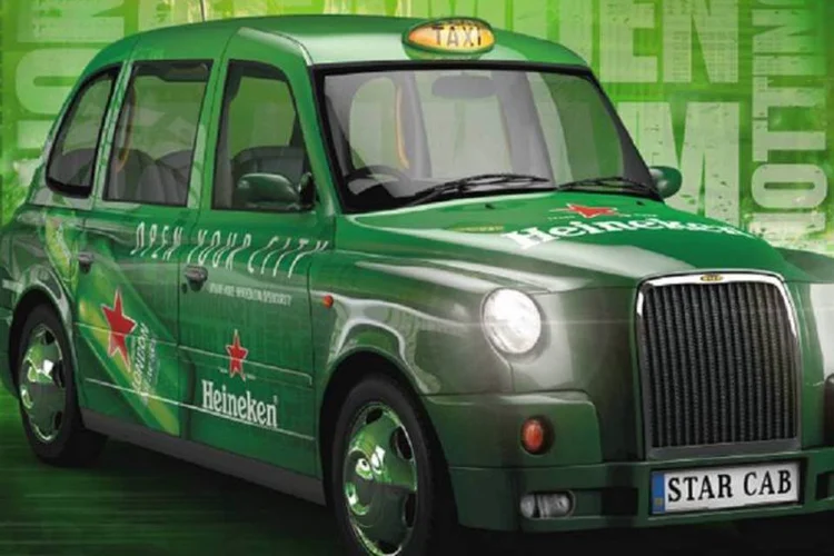 Star Cab, o táxi gratuito, da nova campanha da Heineken em Londres (Reprodução/Heineken)