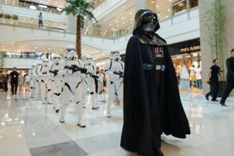 Personagens promovem o filme em Xangai: quando o "Uma Nova Esperança" estreou em 1977, a China saía de uma década de Revolução Cultural, o que impedia a exibição dos grandes sucessos de Hollywood (WALT DISNEY STUDIOS CHINA/AFP / WALT DISNEY STUDIOS CHINA)