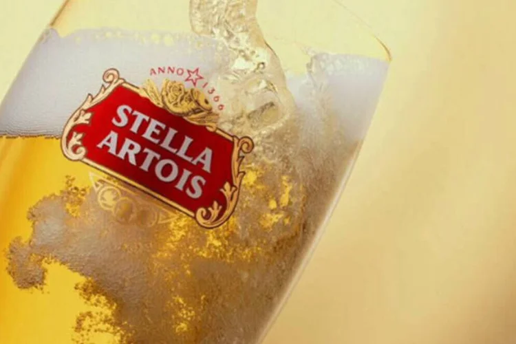 Entre outros produtos, Parceiro Ambev venderá kits de taças Stella Artois, jogos de mesas com cadeiras Skol e itens sem o logotipo da companhia (Divulgação)