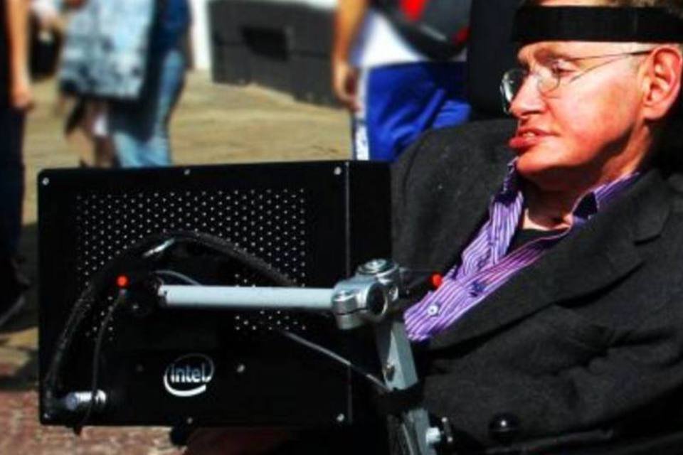Humanidade deve sair da Terra para sobreviver, diz Hawking