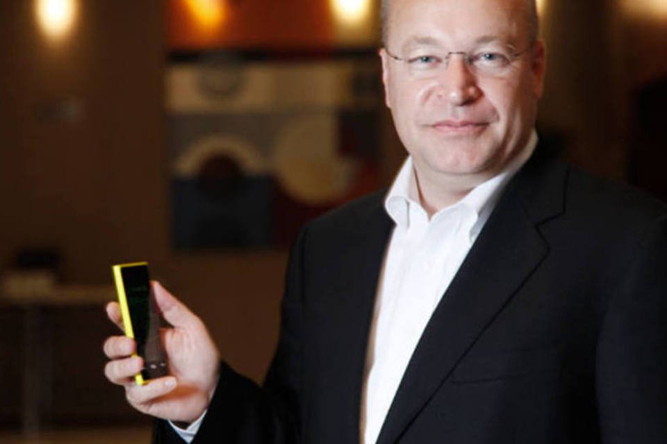 CEO da Nokia arremessa iPhone durante entrevista na TV