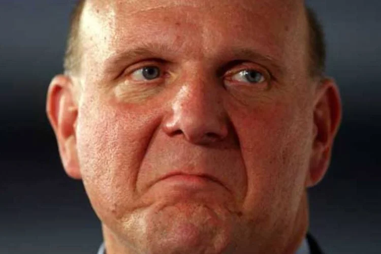 Steve Ballmer, presidente-executivo do Microsoft, diz que está diversificando seus investimentos (Miguel Villagran/Getty Images)