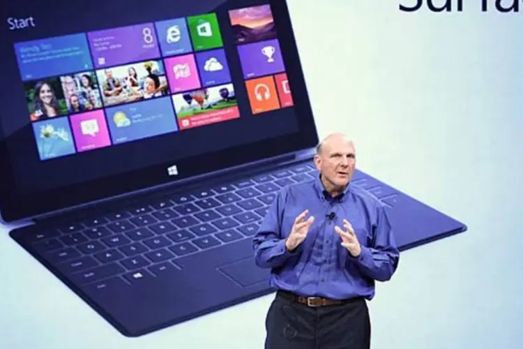 
	Steve Ballmer: &nbsp;fracas vendas do novo tablet Surface, somadas &agrave; falha da Microsoft em ganhar dinheiro com buscas online e smartphones t&ecirc;m lan&ccedil;ado d&uacute;vidas sobre abordagem do executivo
 (Divulgação)