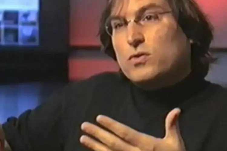 Steve Jobs na entrevista: conversa perdida foi gravada em 1995 pelo cineasta Robert Cringleys para o filme “O Triunfo dos Nerds” (Reprodução)
