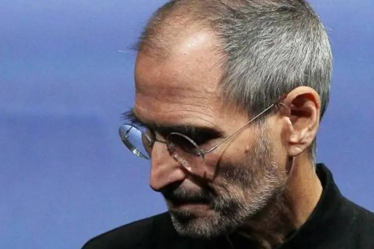 Steve Jobs cabisbaixo (Justin Sullivan/Getty Images)