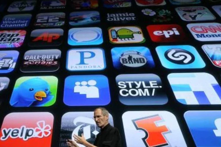 Steve Jobs, presidente-executivo da Apple, terá um grande desafio pela frente: surpreender os investidores em Wall Street com o novo produto. (.)