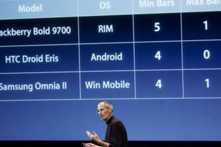 Steve Jobs, durante a conferência sobre a antena do iPhone 4: "Problema não é exclusivo do modelo"