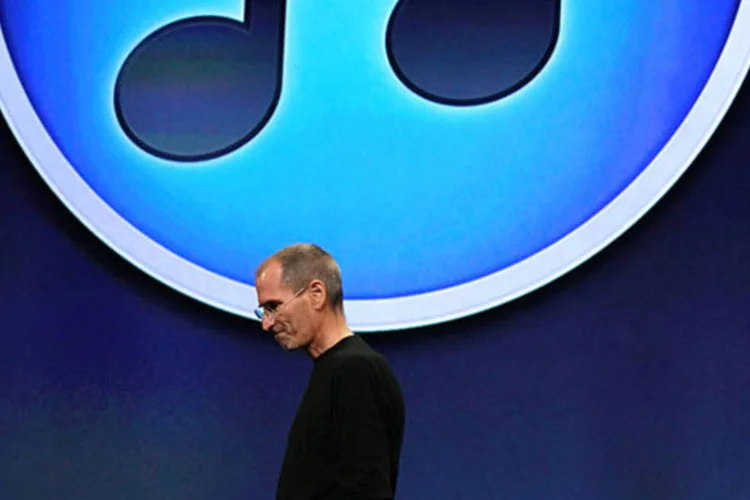 Por meio do iTunes, a Apple já é líder em download de música. Pode vir a dominar também a distribuição de áudio e vídeo por streaming (Justin Sullivan / Getty Images)