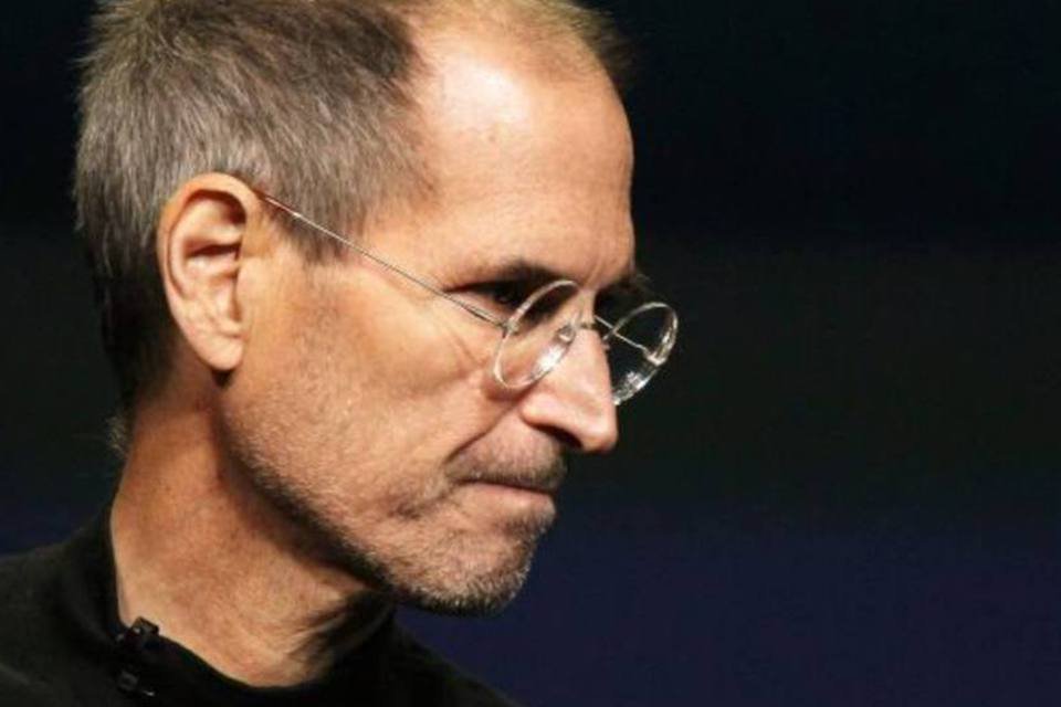 Steve Jobs assume o palco em meio a rumores sobre Apple iCloud