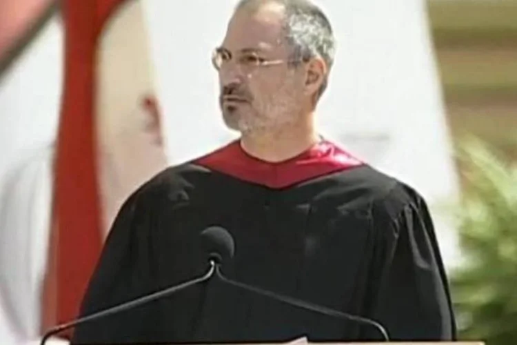 Steve Jobs em seu discurso em Stanford, em 2005 (Reprodução)