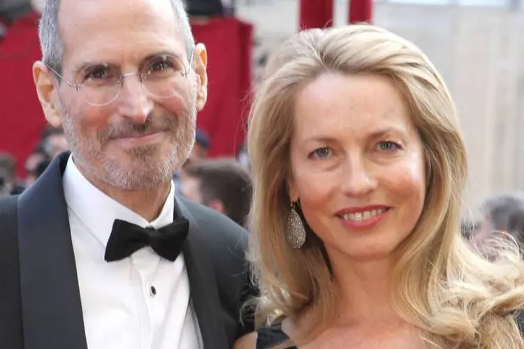 Steve Jobs e a esposa, Laurene Powell, durante a edição 2010 do Oscar, nos EUA  (Alexandra Wyman/Getty Images)