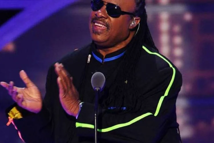 Stevie Wonder, em 29/9. É uma lenda viva da música mundial. A produção do festival conseguiu trazer o cantor para a noite extra do evento.  (Getty Images)