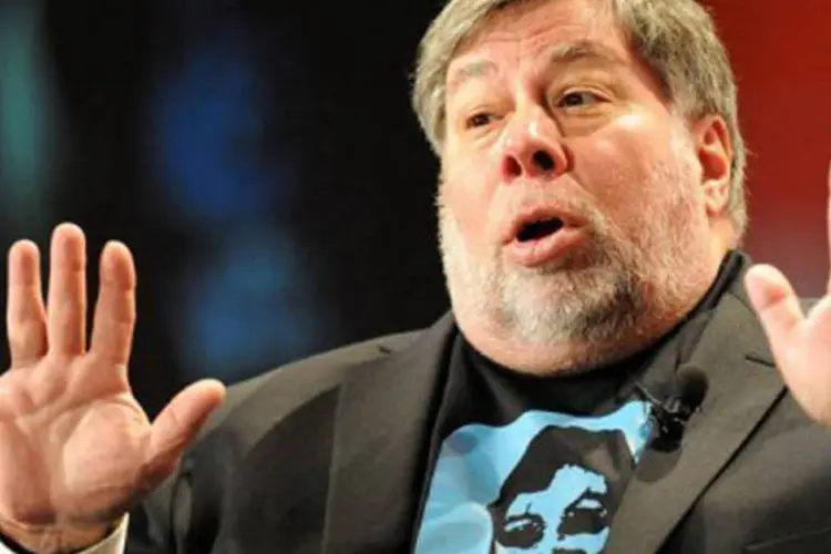 
	Steve Wozniak: &quot;se n&oacute;s construirmos esses aparelhos para tomar conta de tudo, eventualmente eles pensar&atilde;o mais rapidamente que n&oacute;s&quot;
 (©AFP/File / Torsten Blackwood)
