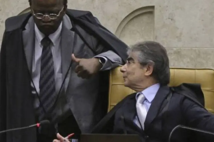 O ministro Joaquim Barbosa, e o presidente do Supremo Tribunal Federal, ministro Carlos Ayres Britto (Fabio Rodrigues Pozzebom/Agência Brasil)