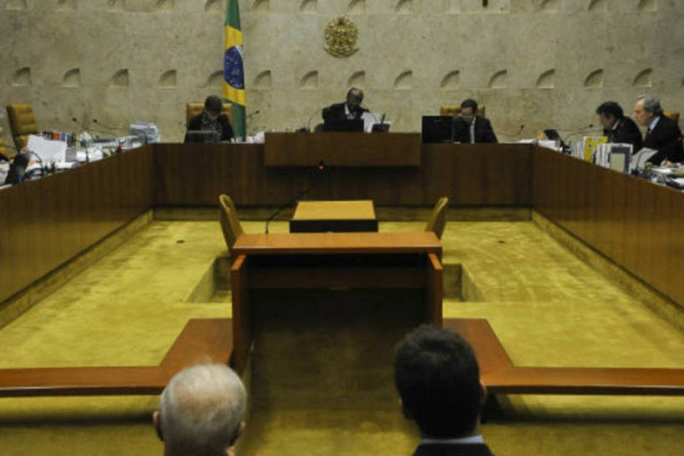 Proposta acaba com foro privilegiado de parlamentares