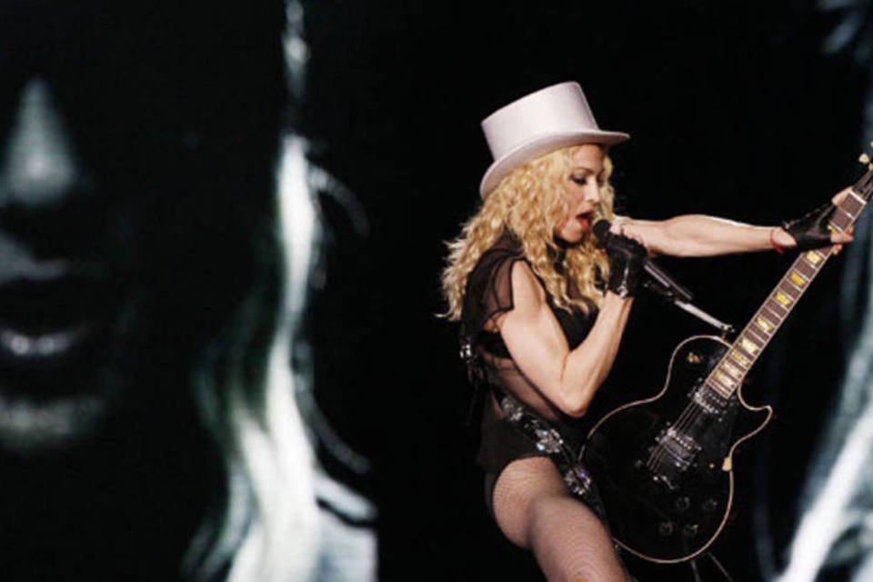 Madonna confessa no Twitter ser fã de Justin Bieber