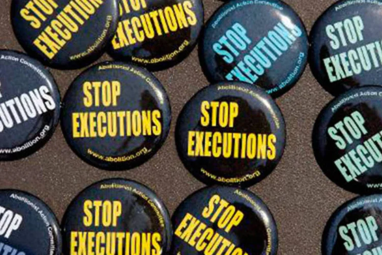 Broches da campanha contra a aplicação da pena de morte nos Estados Unidos (Chip Somodevilla/AFP)