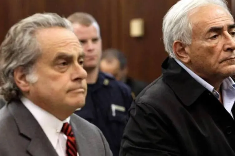 Dominique Strauss-Kahn e seu advogado ouvem a decisão da juíza: se condenado, o diretor pode pegar até 25 anos de cadeia (Getty Images)