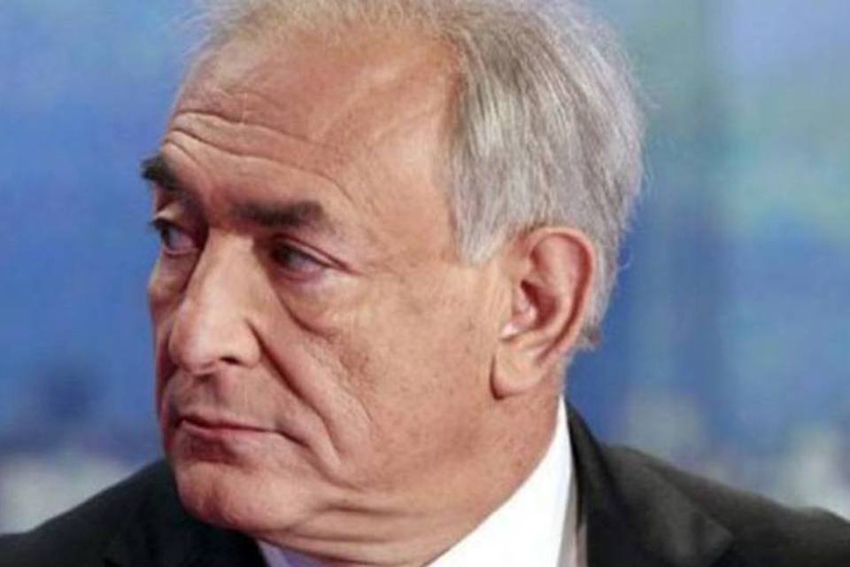 Strauss-Kahn processará Le Monde por violação dos direitos