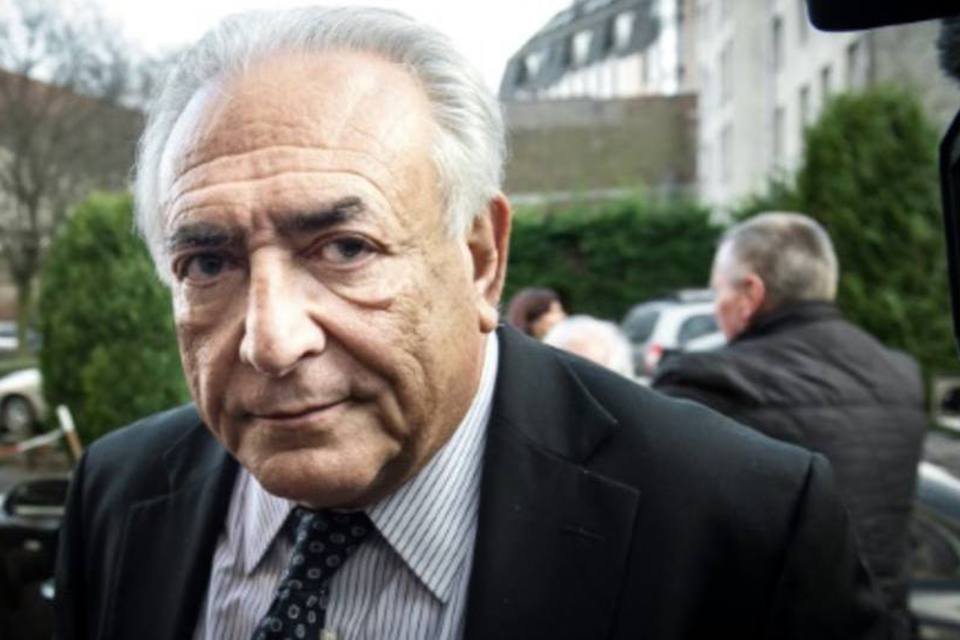 Strauss-Kahn supera Hollande em pesquisa eleitoral francesa