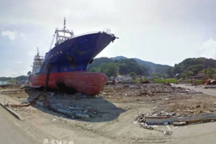 As imagens em 360º revelam cidades inteiras devastadas, com prédios em ruínas, ruas vazias e carros retorcidos (Reprodução)