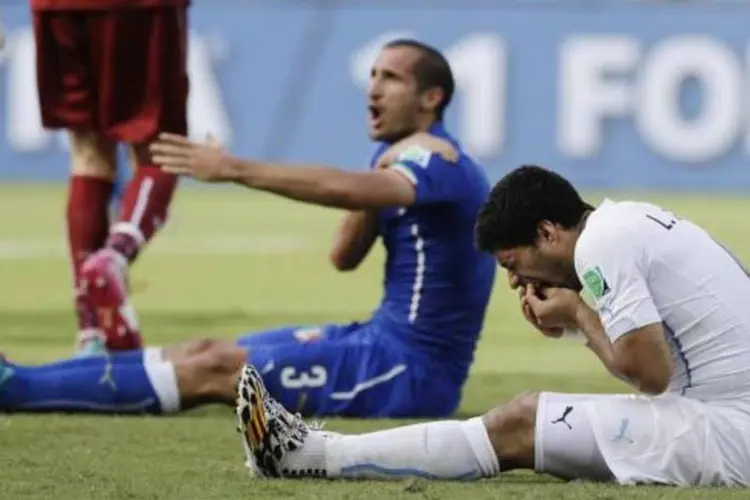 
	Luis Suarez: Atacante uruguaio foi suspenso da sele&ccedil;&atilde;o uruguaia por nove partidas
 (Ricardo Malazan/AP/Direitos Reservados)