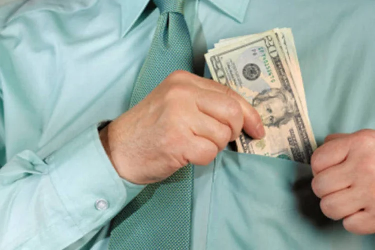 
	Propina: dinheiro seria um &quot;cala a boca&quot;, para que ele n&atilde;o contasse o que sabia do ex-colega
 (Getty Images)