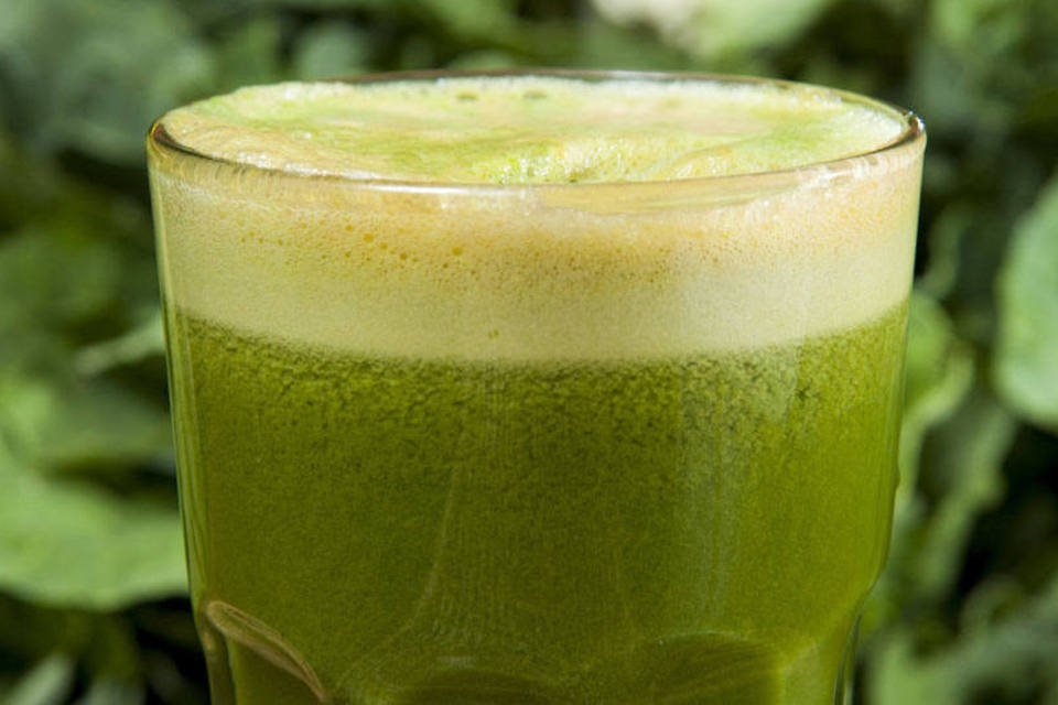 Dieta do suco verde pode emagrecer até 5 kg por mês