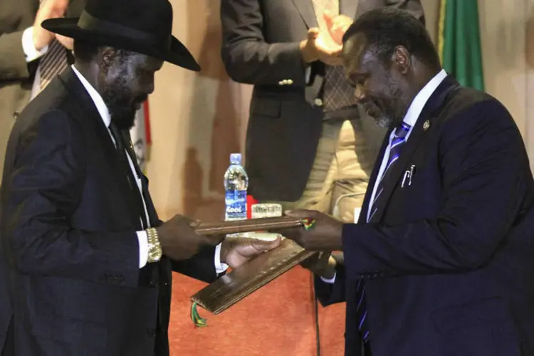 Presidente Kiir e rebelde Machar: mais de 1,5 milhão fugiram de suas casas com conflito (Tiksa Negeri/Reuters)