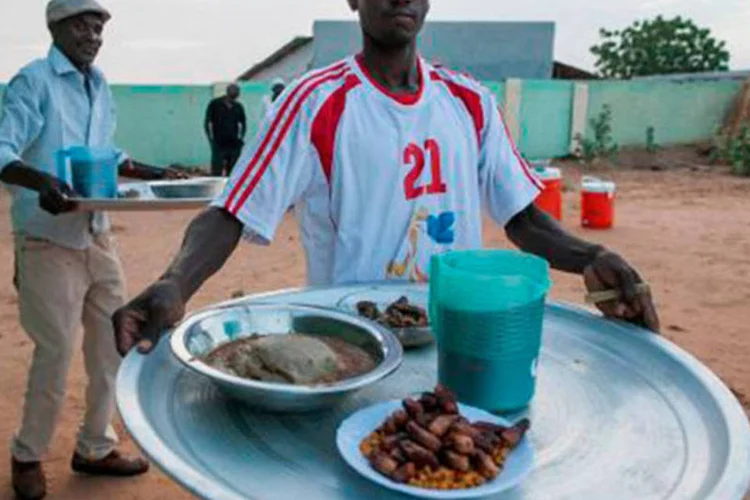 
	Alimenta&ccedil;&atilde;o no Sud&atilde;o do Sul: ao menos 3,9 milh&otilde;es de pessoas passam fome no pa&iacute;s
 (SIDIG MOHAMED/AFP)
