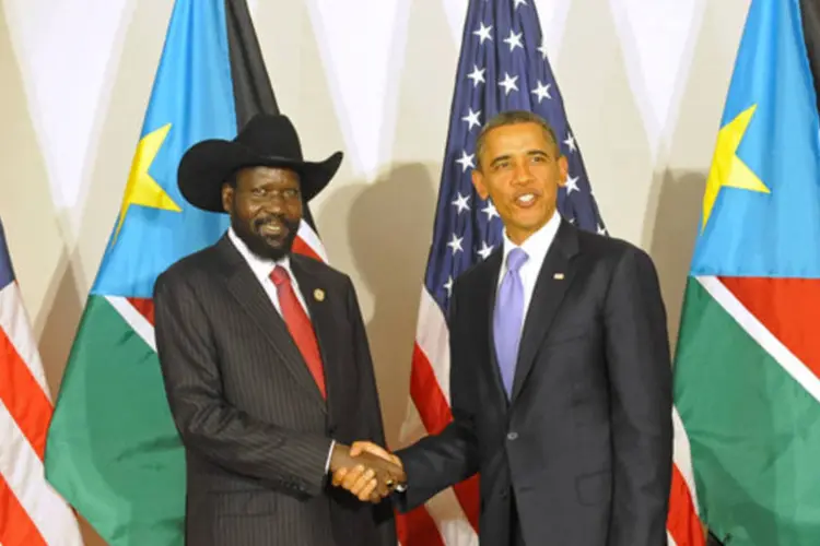 Barack Obama e Salva Kiir Mayardit, presidente do Sudão do Sul: potências ocidentais temem que a violência cresça e o conflito vire uma guerra civil (Bloomberg)