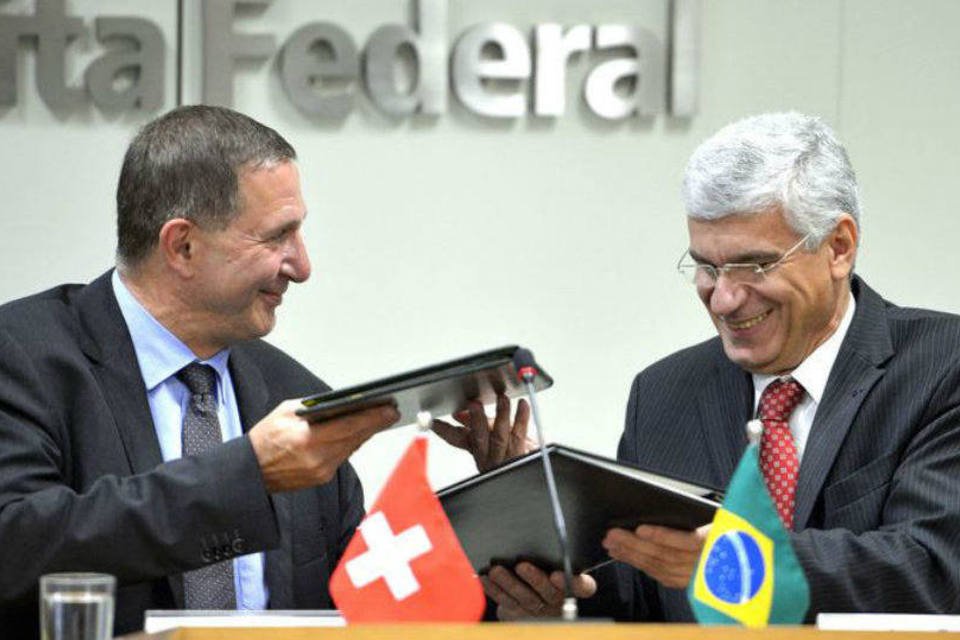 Brasil e Suíça assinam acordo de informações tributárias