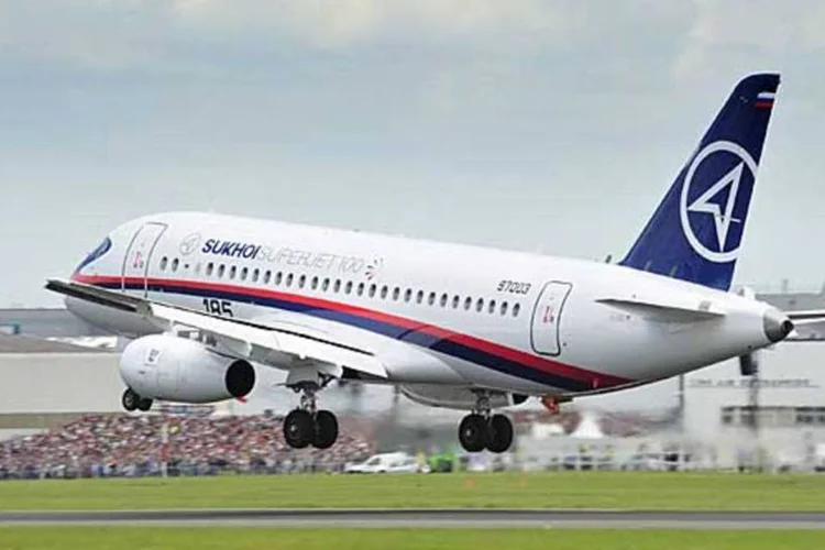 
	Jato russo Sukhoi Superjet 100: acordo foi assinado na ter&ccedil;a-feira
 (Alain Ernout / Divulgação)
