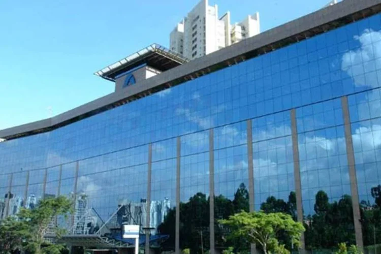 
	Fachada da sucursal do grupo Sul Am&eacute;rica Seguros, na Marginal Pinheiros, em S&atilde;o Paulo: assim, o capital da empresa passa de R$ 1,250 bilh&atilde;o para R$ 1,650 bilh&atilde;o
 (Ricardo Benichio/EXAME.com)