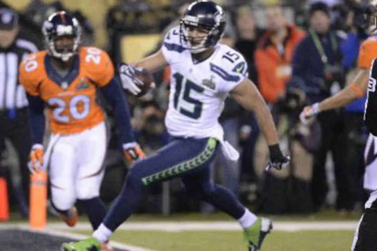 Jermaine Kearse, do Seattle Seahawks, no Super Bowl: batalha da melhor defesa da NFL (Seahwaks) contra o melhor ataque (Broncos) terminou com um resultado improvável (Timothy A. Clary/AFP)