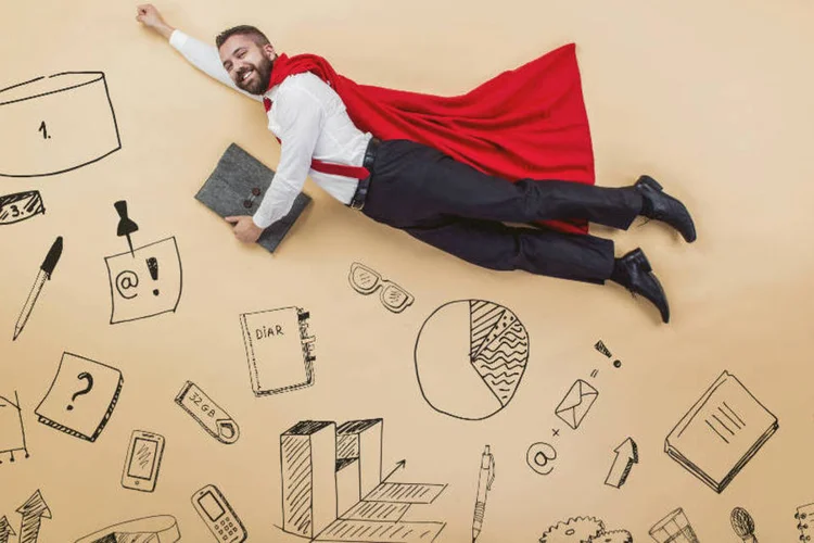 Empreendedor/executivo com capa de super-herói (Thinkstock)