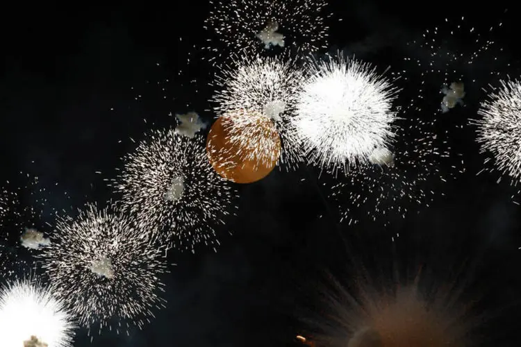 
	Fogos: segundo meteorologista, a chuva n&atilde;o dever&aacute; atrapalhar a festa da virada
 (Darrin Zammit Lupi/Reuters)