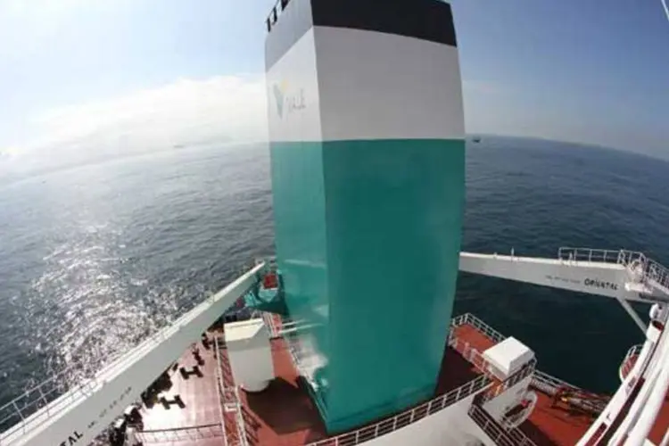 A embarcação, uma das maiores do mundo, com destino ao porto de Rotterdam, na Europa, apresentou "um problema" no seu tanque de lastro (Divulgação)