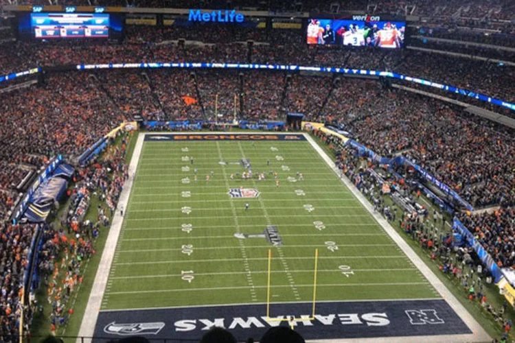 
	Est&aacute;dio do Super Bowl: o jogo ser&aacute; transmitido ao vivo para 171 pa&iacute;ses por meio de 53 emissoras diferentes e pela internet
 (Divulgação / Fanato)