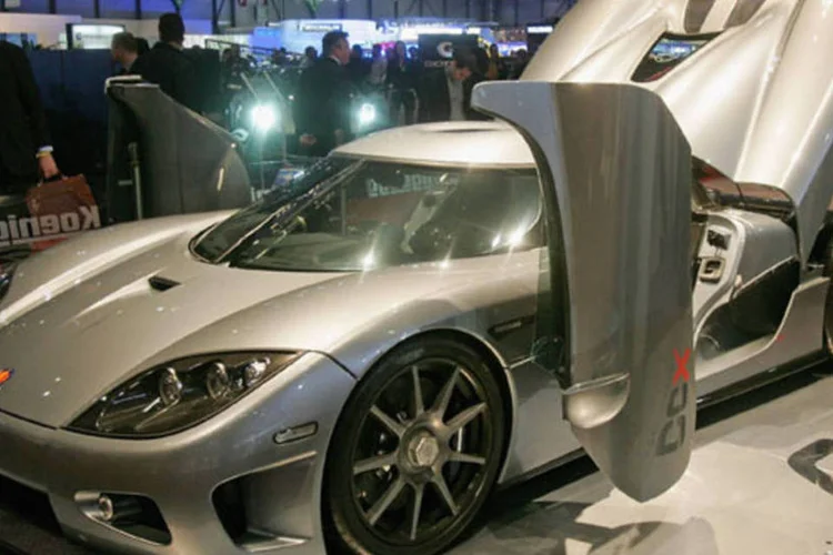 Montadora sueca Koenigsegg revela o seu modelo CCR durante a 76th Geneva International Motor Show, na Suíça (Scott Barbour/Getty Images)