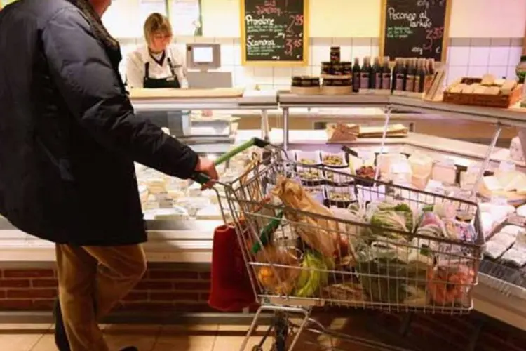 Supermercado em Berlim, na Alemanha: inflação na zona do euro foi revisada para baixo (Sean Gallup/Geyy Images)